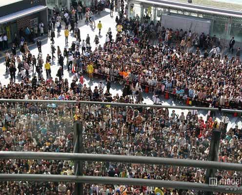 嵐・二宮和也、駅前登場に7000人絶叫 全国4200キロ弾丸行脚