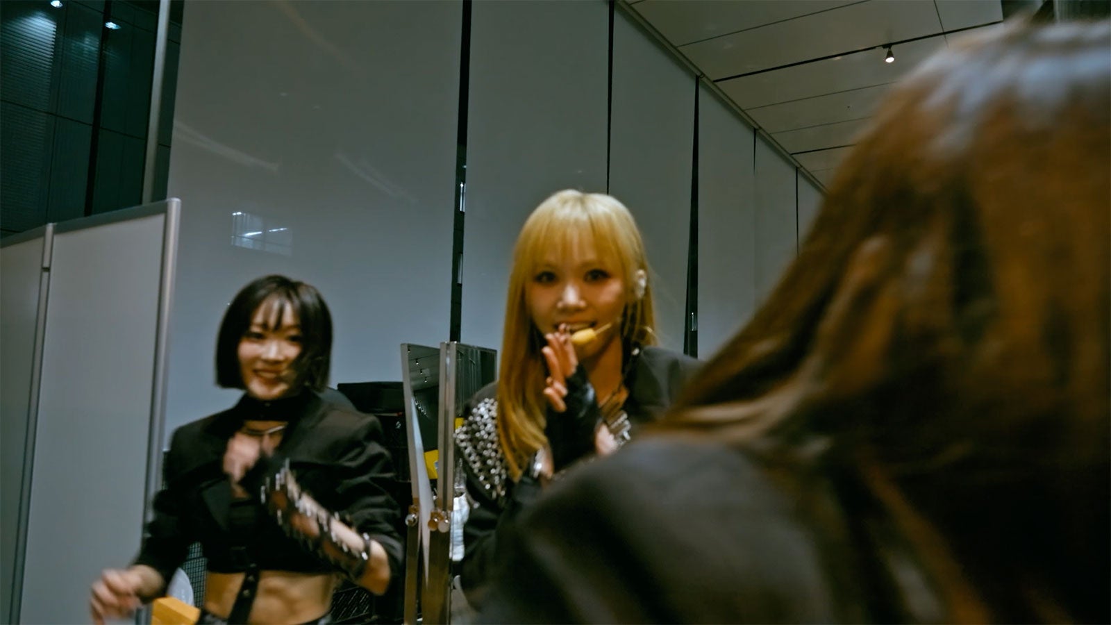 ミカ、リンカ「GPP Fly　〜崖っぷち紙ヒコーキのテイクオフ〜」（提供写真）