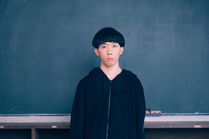 松原冬真(C)「なれの果ての僕ら」製作委員会(C)内海八重/講談社
