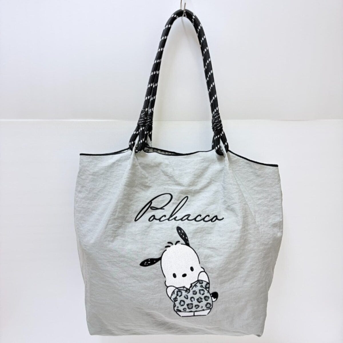 グレー地にヒョウ柄服ポチャッコのロープハンドルトートバッグ