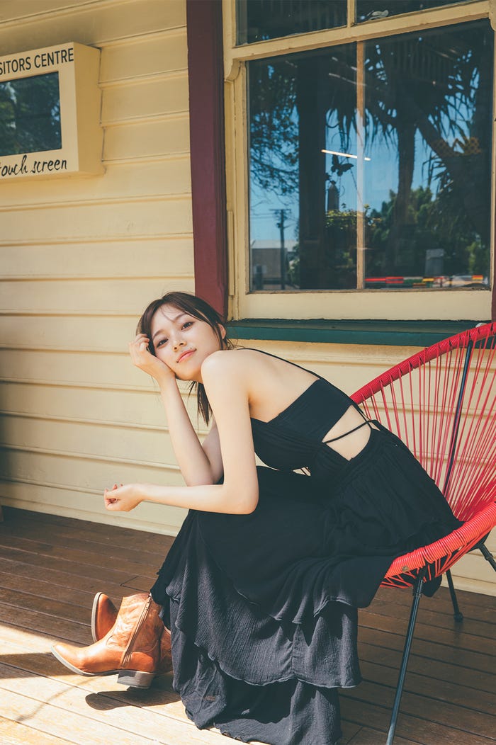 梅澤美波「夢の近く」楽天ブックス限定裏表紙/撮影:東京祐