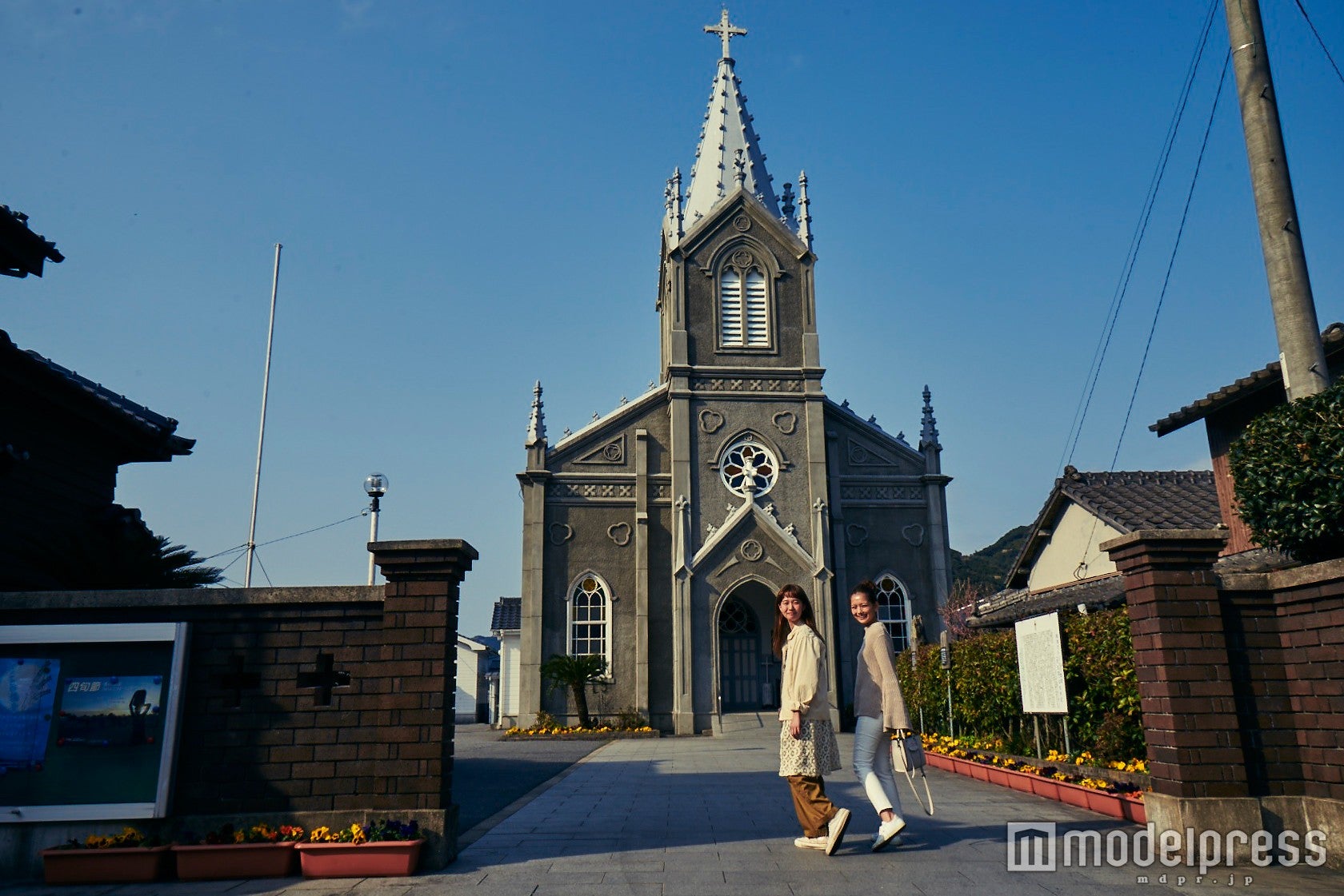 「崎津教会」／教会内は珍しい畳敷き