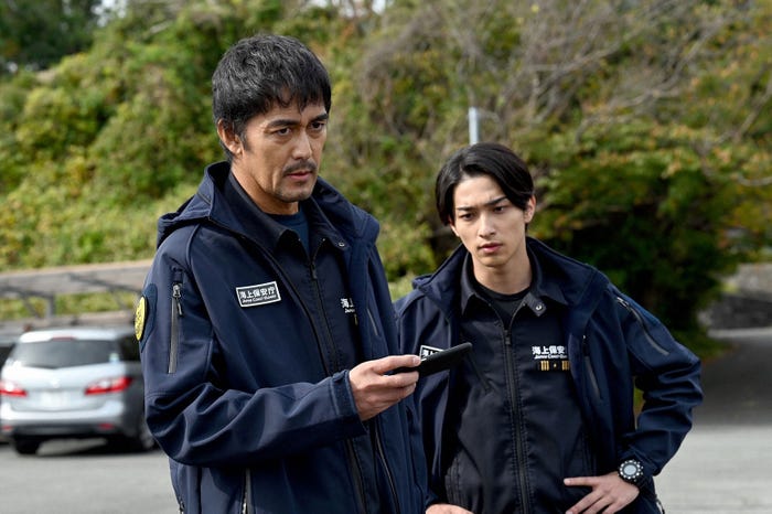 阿部寛、横浜流星/「DCU」第2話より(C)TBS