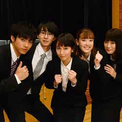 （左から）山田裕貴、小園凌央、吉岡里帆、水上京香、川栄李奈（C）関西テレビ