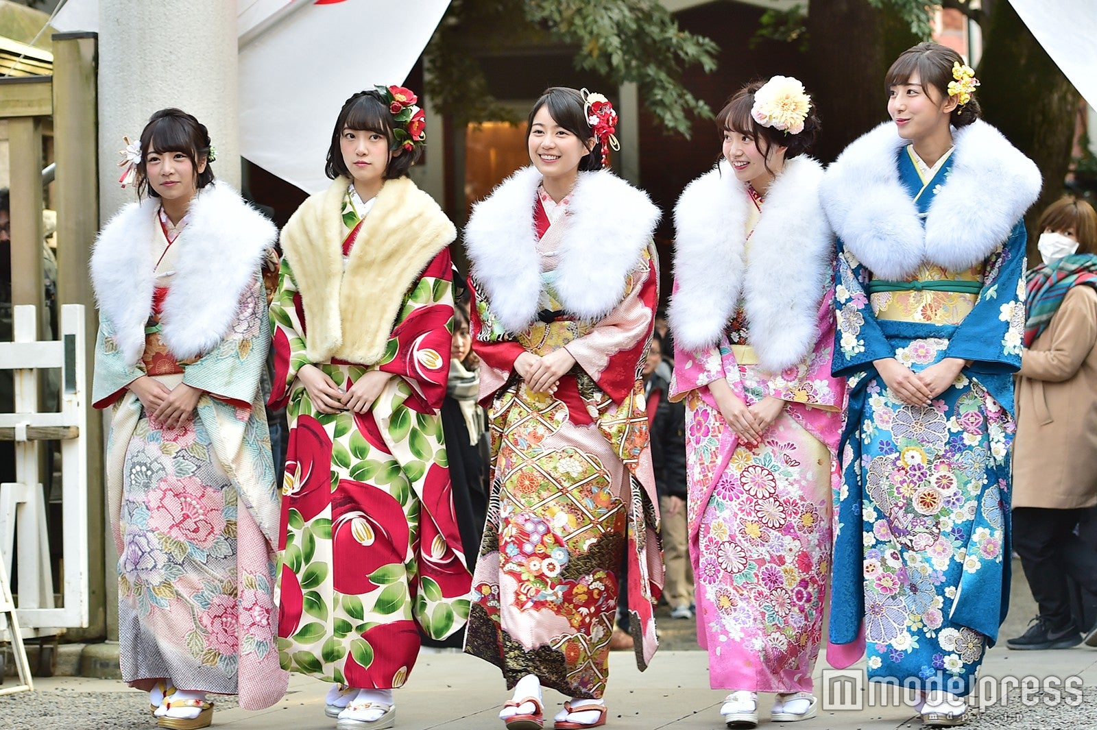 左から：北野日奈子、堀未央奈、生田絵梨花、中元日芽香、斎藤ちはる（C）モデルプレス