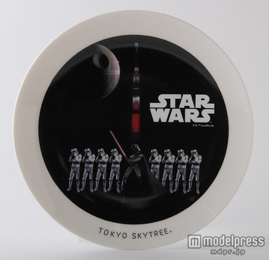 SW／TS メモリアルプレートDark side／Light side各￥3，024／（C）2015 Lucasfilm Ltd. & TM. All Rights Reserved.（C）TOKYO-SKYTREE