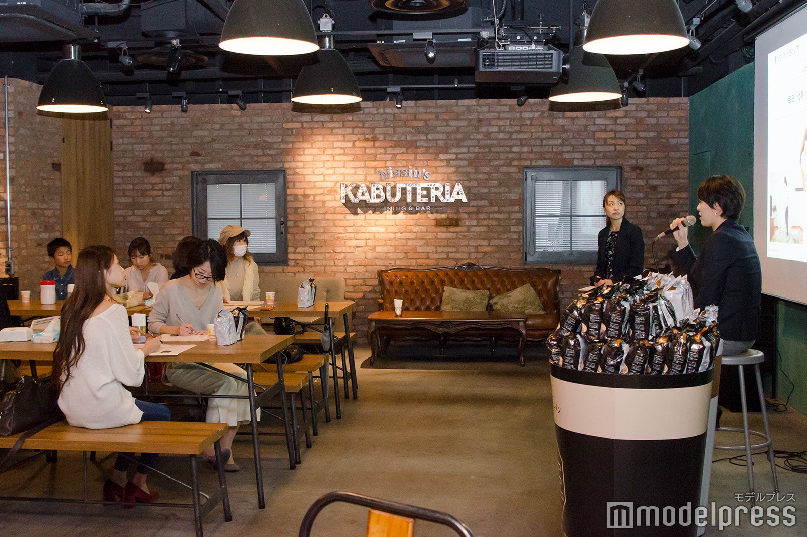 試食会の様子（C）モデルプレス