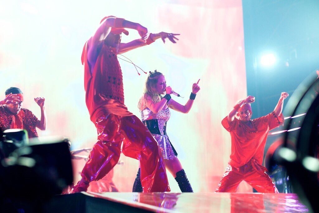 ayumi hamasaki COUNTDOWN LIVE 2016-2017 A 『Just the beginning -20-』より（画像提供：avex）