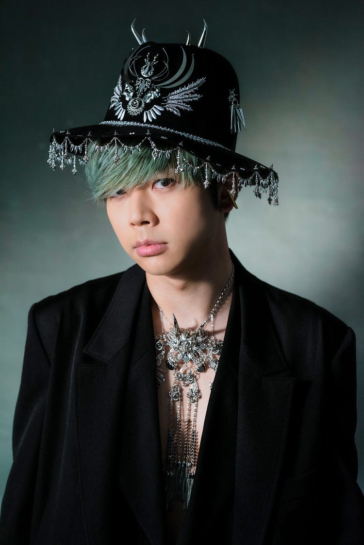 News増田貴久 刺繍のハット ネックレスで装う ジェントルまっすー モデルプレス News増田貴久 刺繍のハット ネックレスで装う ジェントルまっすー モデルプレス