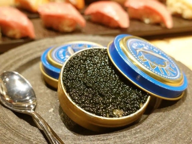 敷き詰められたキャビアが329円…！スシローが本気を出した「寿司酒場」【大阪市中央区・なんば】