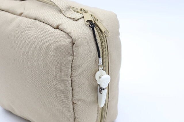 キャンドゥ　ストラップ付超ミニハサミ　使用例　ストラップ