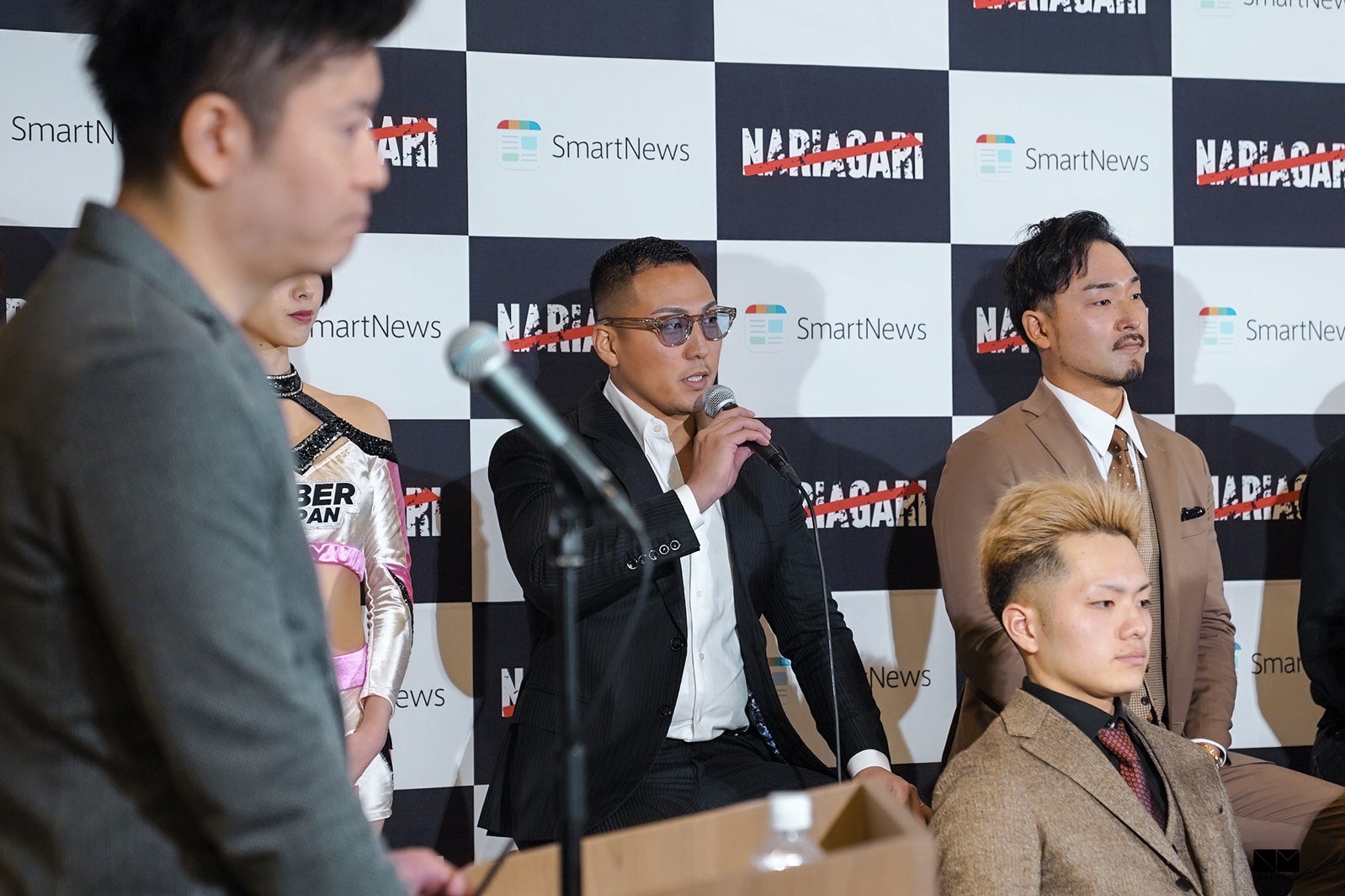 「NARIAGARI」旗揚げ大会の対戦カード発表会見より（提供写真）