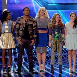 『The X Factor USA』でのブリトニーと参加者たち。PictureGroup / Zeta Image