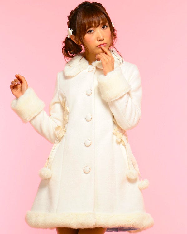 レ-スアップポンポンコ-ト「LIZ LISA」20,952円(税込)/画像提供:Tokyo Kawaii Life