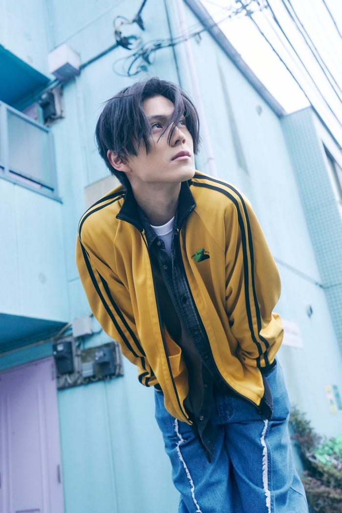 簡秀吉(C)KADOKAWA/写真:加藤アラタ