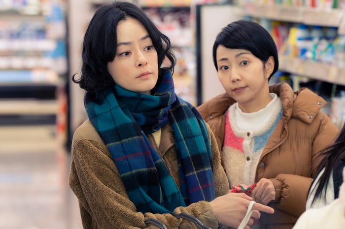 市川実日子、木南晴夏「ホットスポット」第4話(C)日本テレビ