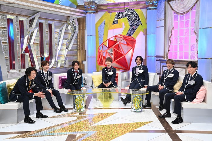 Kis-My-Ft2(左から)横尾渉、宮田俊哉、北山宏光、玉森裕太、藤ヶ谷太輔、千賀健永、二階堂高嗣(C)フジテレビ