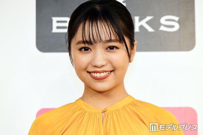 大原優乃、美脚際立つミニワンピ姿披露「スタイル抜群」「脚綺麗」の声