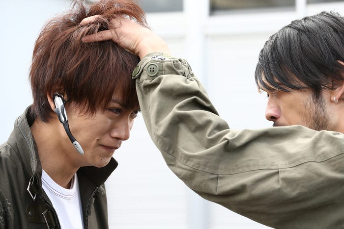 藤田富、谷口賢志(C)2016「仮面ライダーアマゾンズ」製作委員会 (C)石森プロ・東映
