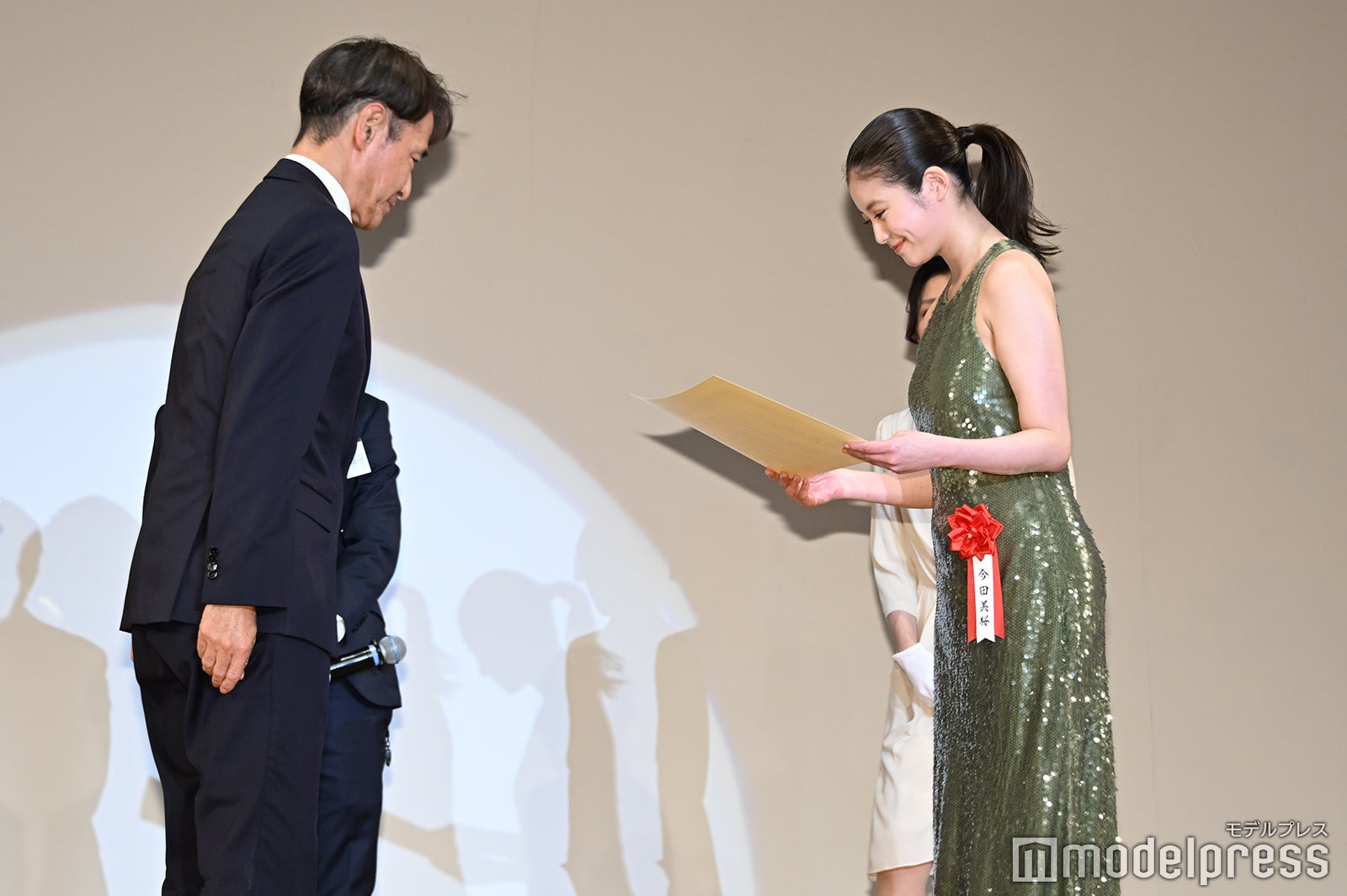 （右）今田美桜（C）モデルプレス