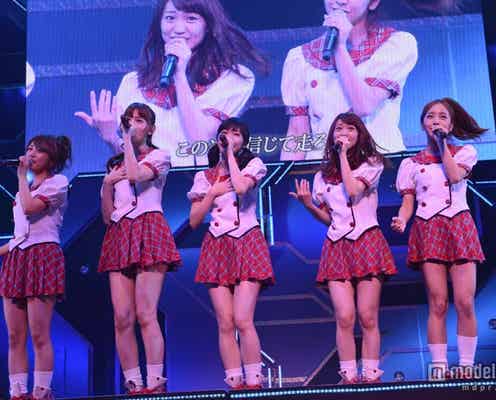 小嶋陽菜、「恥ずかしい」 ミニスカ制服衣装に大照れ
