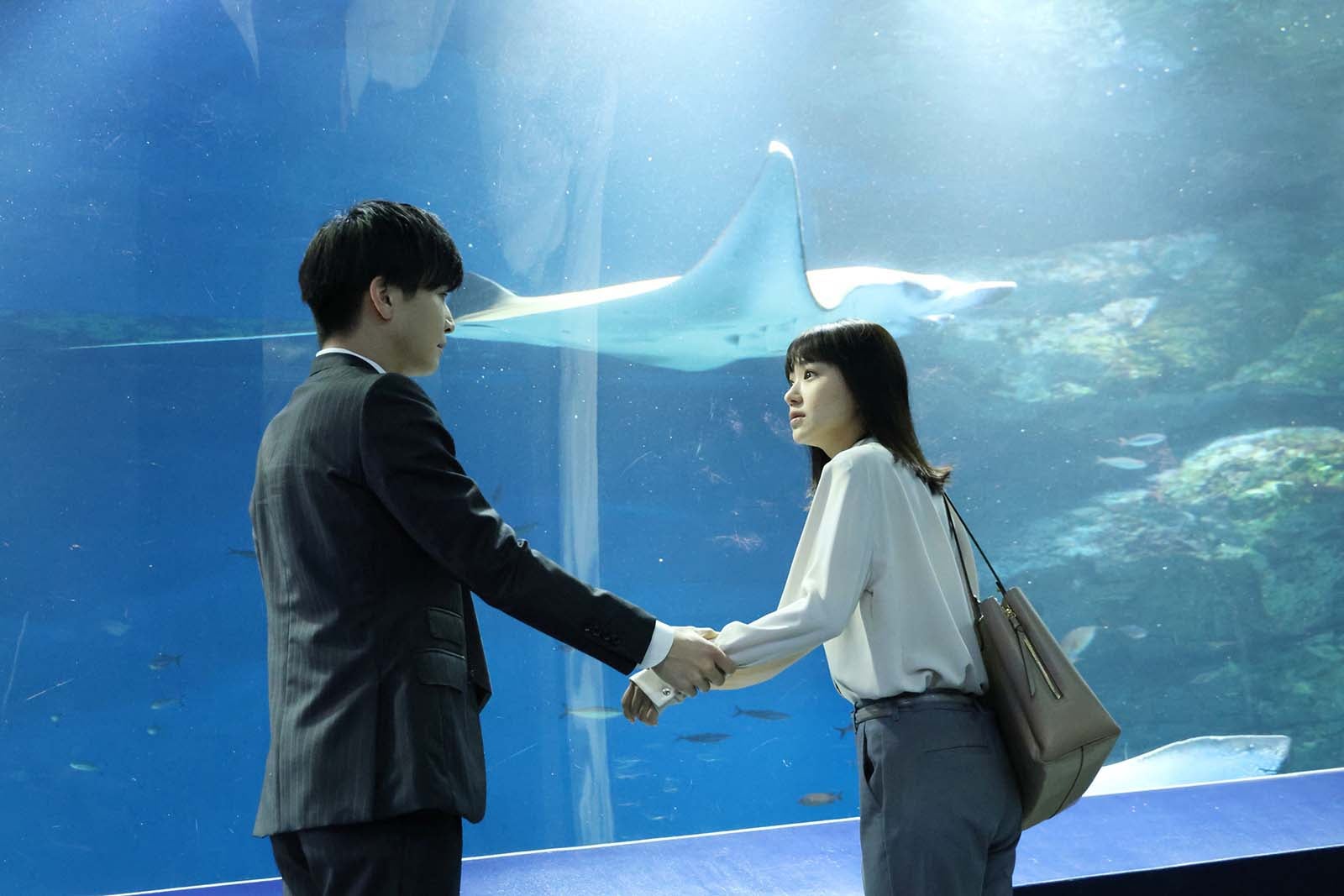 岩田剛典、奈緒「あなたがしてくれなくても」第10話より（C）フジテレビ