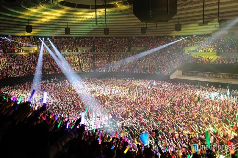 ももいろクローバーZ「女祭り～Ristorante da MCZ～」より（写真提供：キングレコード）