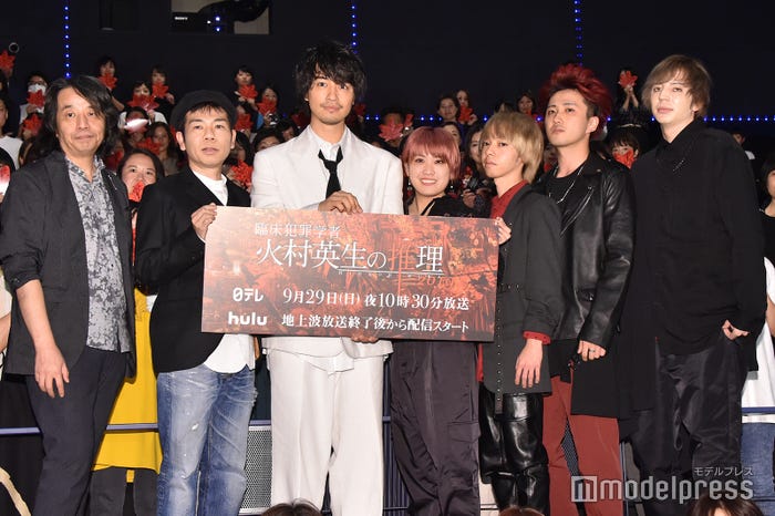 左から:有栖川有栖氏、マギー、斎藤工、AliA(C)モデルプレス