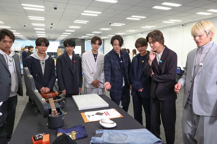 (左から)原嘉孝、松島聡、佐藤勝利、橋本将生、菊池風磨、猪俣周杜、寺西拓人、篠塚大輝(C)フジテレビ