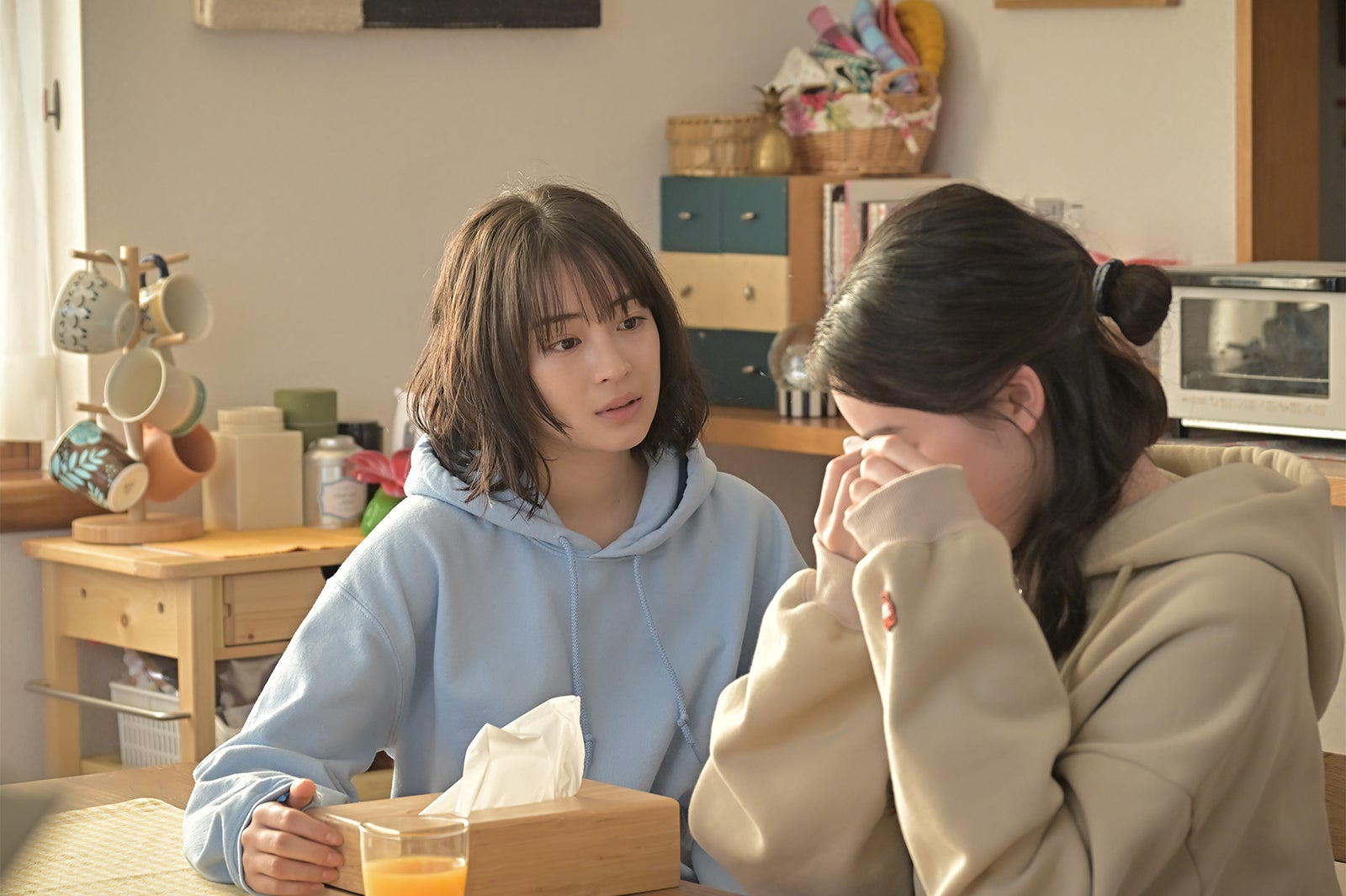 広瀬すず、清乃あさ姫「クジャクのダンス、誰が見た？」第8話（C）TBS