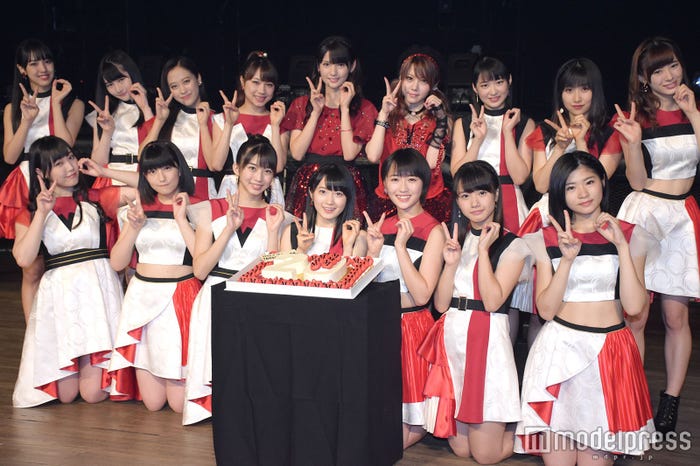 (前列左から)譜久村聖、羽賀朱音、牧野真莉愛、森戸知沙希、工藤遥、横山玲奈、加賀楓(後列左から)飯窪春菜、尾形春水、小田さくら、石田亜佑美、道重さゆみ、田中れいな、野中美希、佐藤優樹、生田衣梨奈