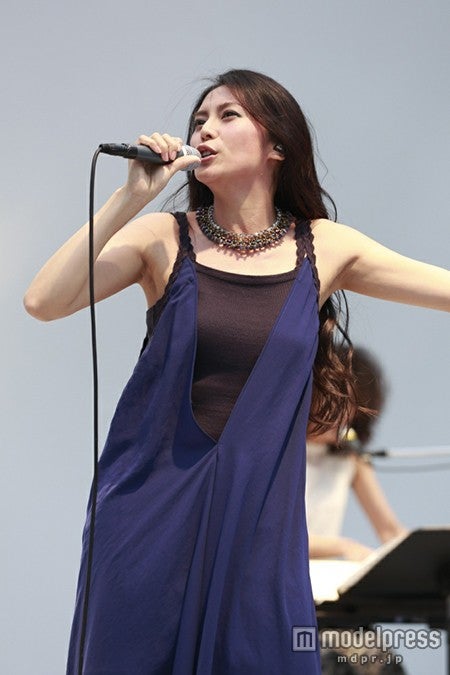 柴咲コウ、フリーライブで麗しく熱唱「音楽をやってることを改めて伝えたい」