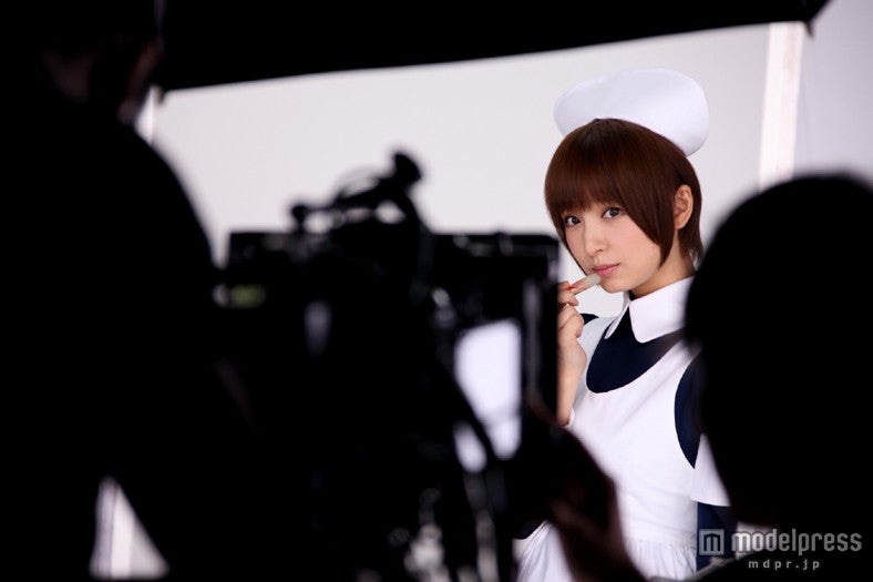 篠田麻里子／新CM「メンソレータムマリコ」篇メイキングショット