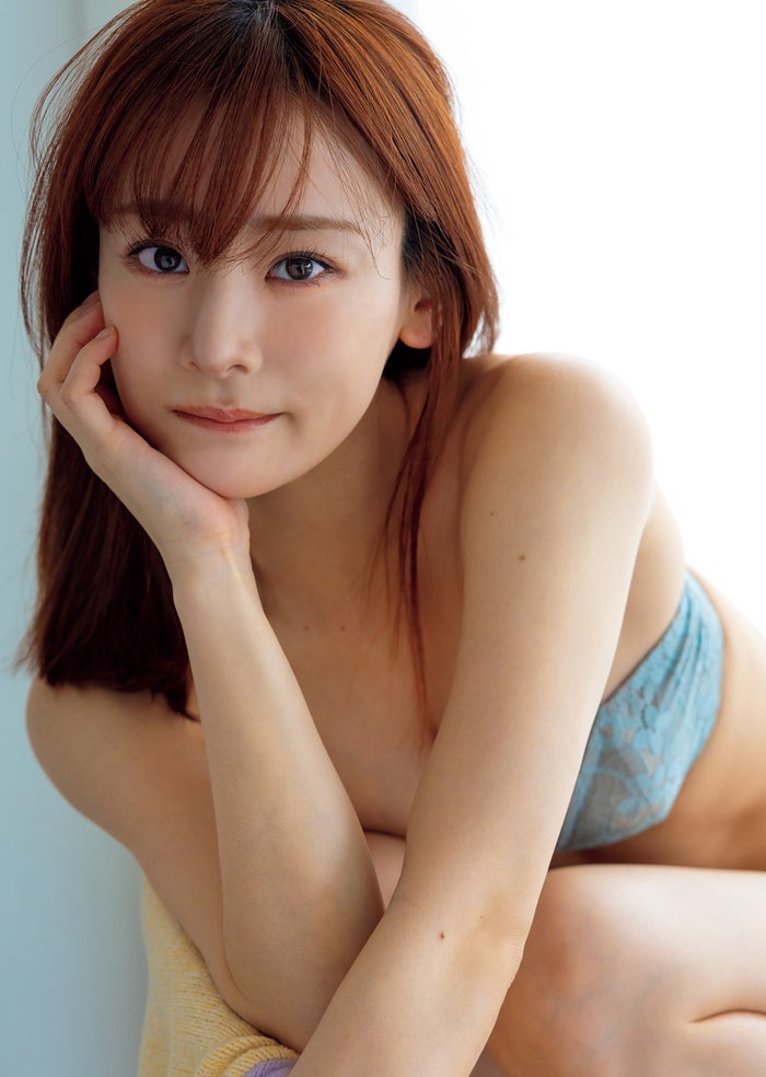 福岡みなみ、真っ直ぐな視線にドキッ 素肌輝くグラビア披露