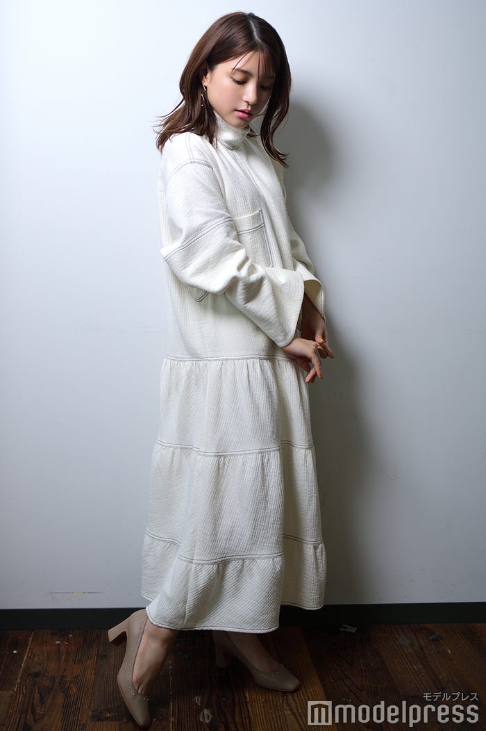 川島海荷/衣装クレジット:BY MALENE BIRGER(バイ マレーネ ビルガー ギンザシックス店)03-6228-5959 (C)モデルプレス