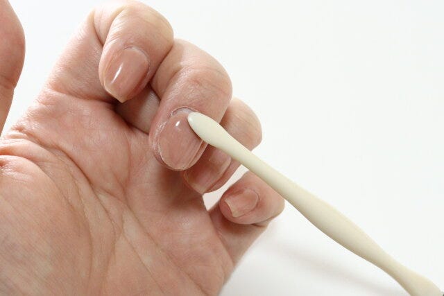 ダイソー ネイルケアセット(4個) ダイソーのネイルケアセット(4個)の甘皮カッターの後ろをプッシャー代わりに使う