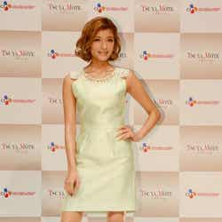 美脚を披露したローラ