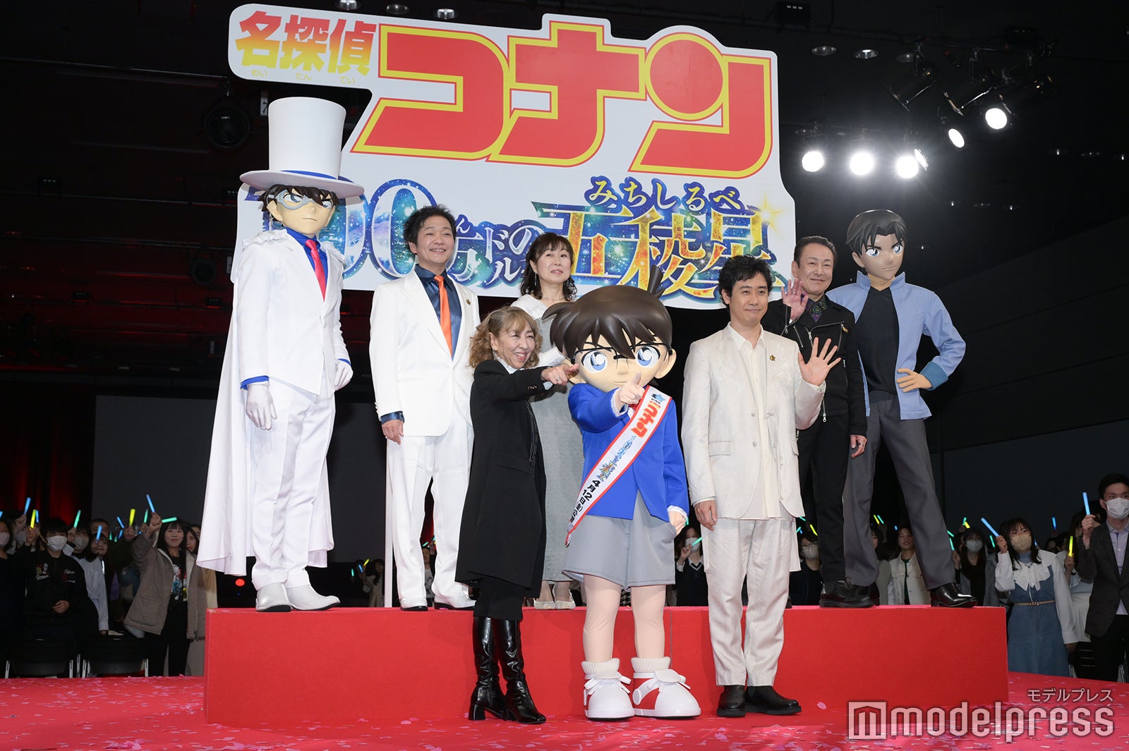 （後列左から）怪盗キッド、山口勝平、山崎和佳奈、堀川りょう、服部平次（前列左から）高山みなみ、江戸川コナン、大泉洋（C）モデルプレス