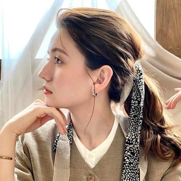 メガネに似合う簡単ヘアアレンジまとめ まとめ髪にも抜け感をプラス モデルプレス メガネに似合う簡単ヘアアレンジまとめ まとめ髪にも抜け感をプラス モデルプレス