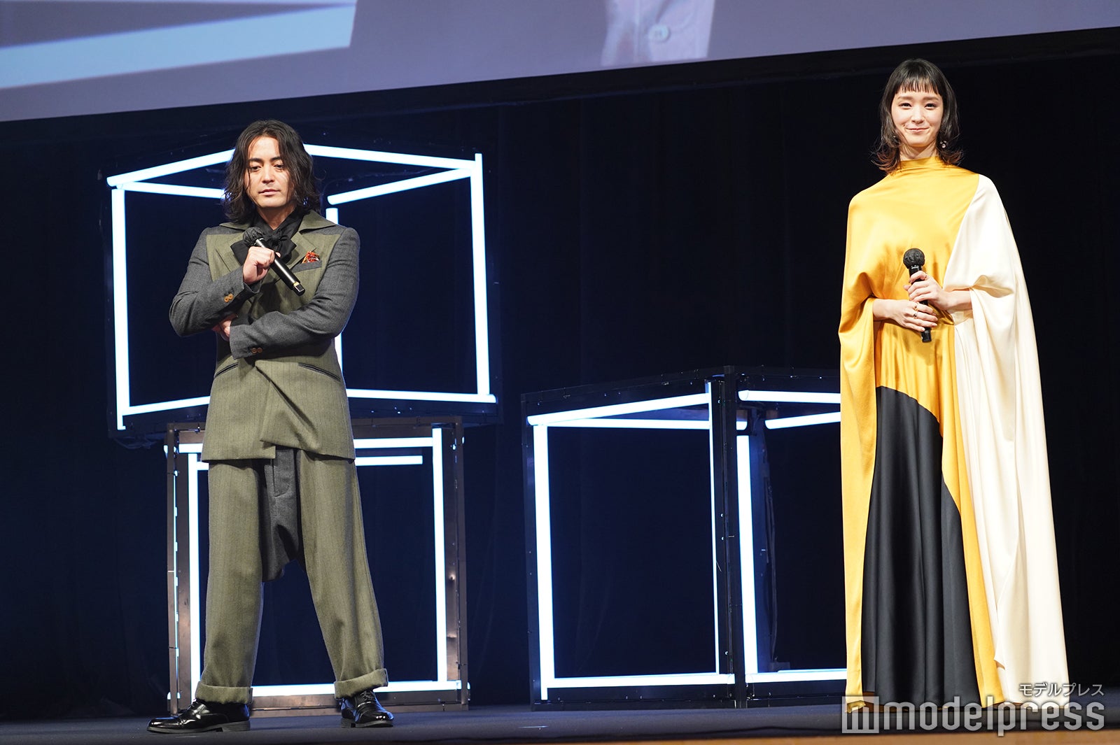 山田孝之、剛力彩芽（C）モデルプレス