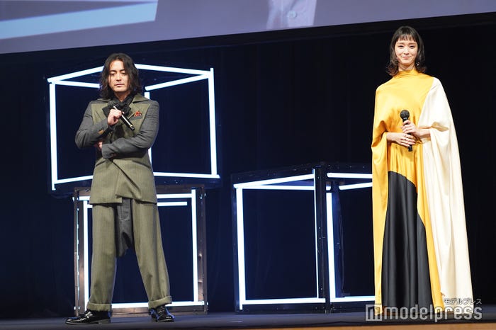 山田孝之、剛力彩芽(C)モデルプレス