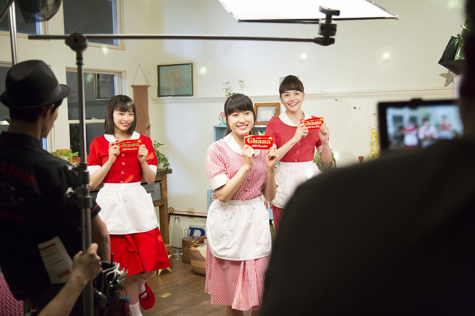 広瀬すず、土屋太鳳、松井愛莉／メイキングより（提供写真）