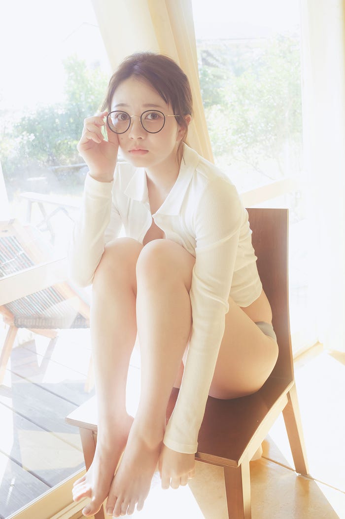 江籠裕奈/先行アザ―カット 撮影:桑島智輝(提供写真)