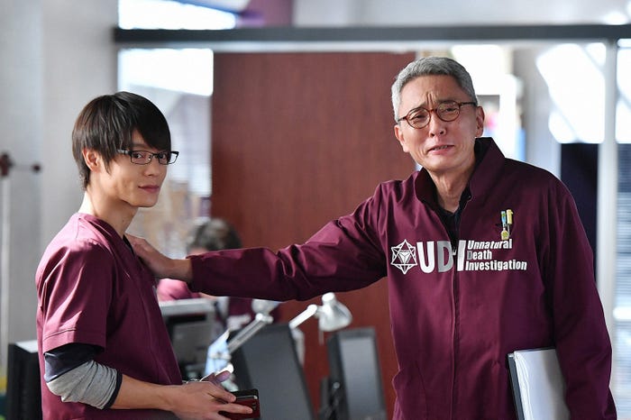 窪田正孝、松重豊/「アンナチュラル」第3話より(C)TBS