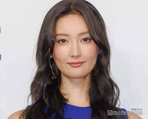 菜々緒、圧巻美脚輝くショーパン姿「色っぽい」「雰囲気違う」の声