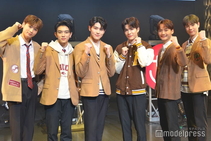 「Hello! DXTEEN」開催前に囲み取材に応じたDXTEEN(左から)田中笑太郎、平本健、大久保波留、谷口太一、寺尾香信、福田歩汰 (C)モデルプレス