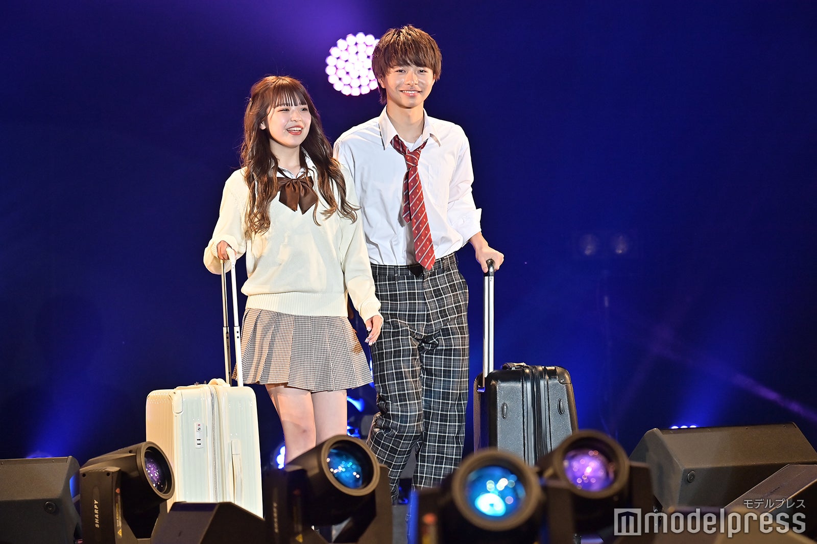 折田涼夏、松本仁 （C）モデルプレス