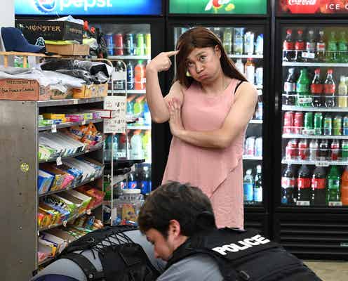 中居正広、女装で熱演 ぶりっ子な表情&仕草を連発