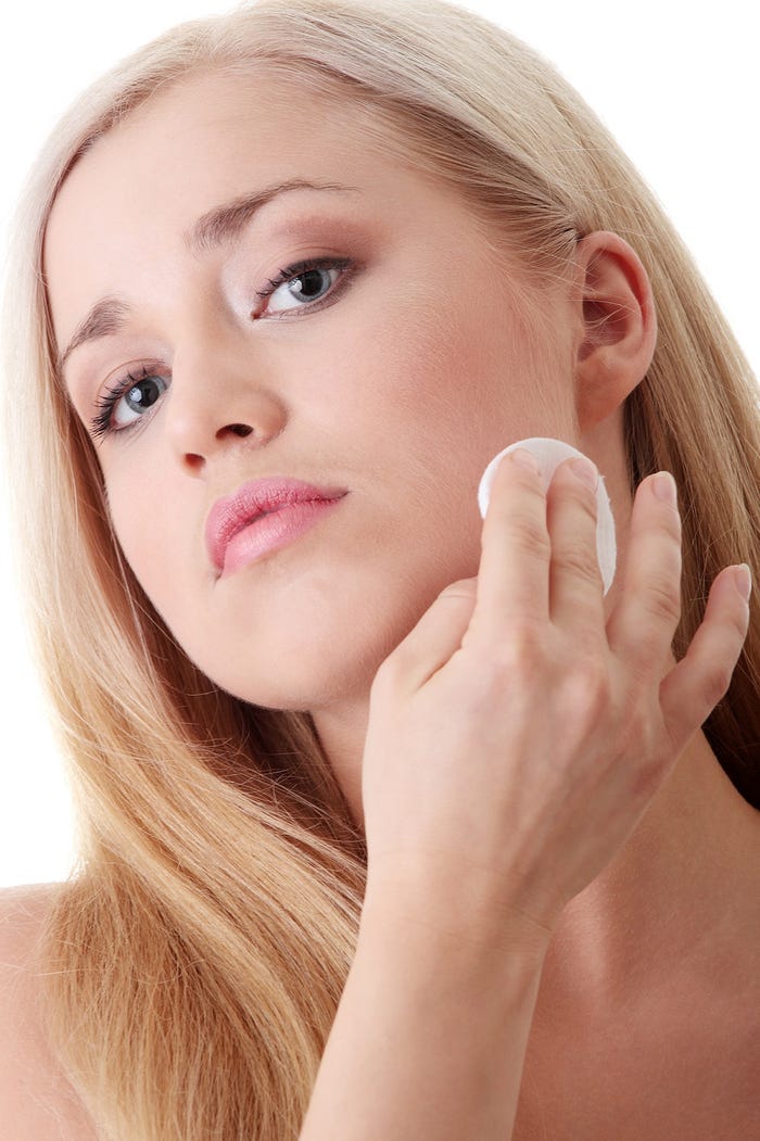 顔はただ白ければ良いというわけではないので要注意(Photo by ayimages)