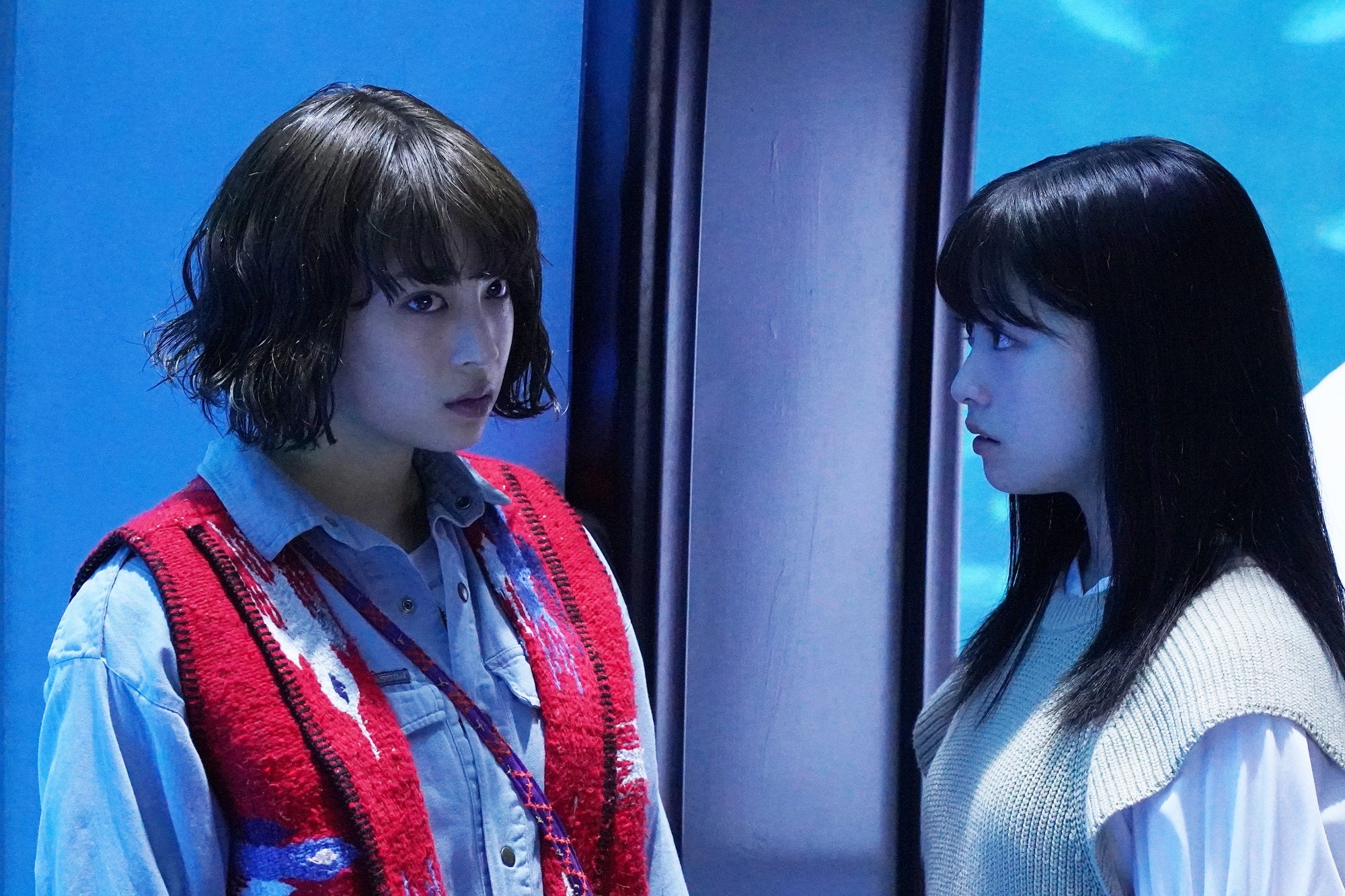 広瀬すず、橋本環奈／「ネメシス」第8話より（C）日本テレビ